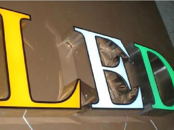 平湖介绍LED招牌的基础知识。
